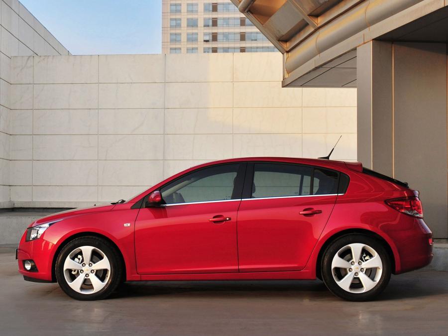  Chevrolet Cruze Hatchback 2011 года  (фото 18 из 19)